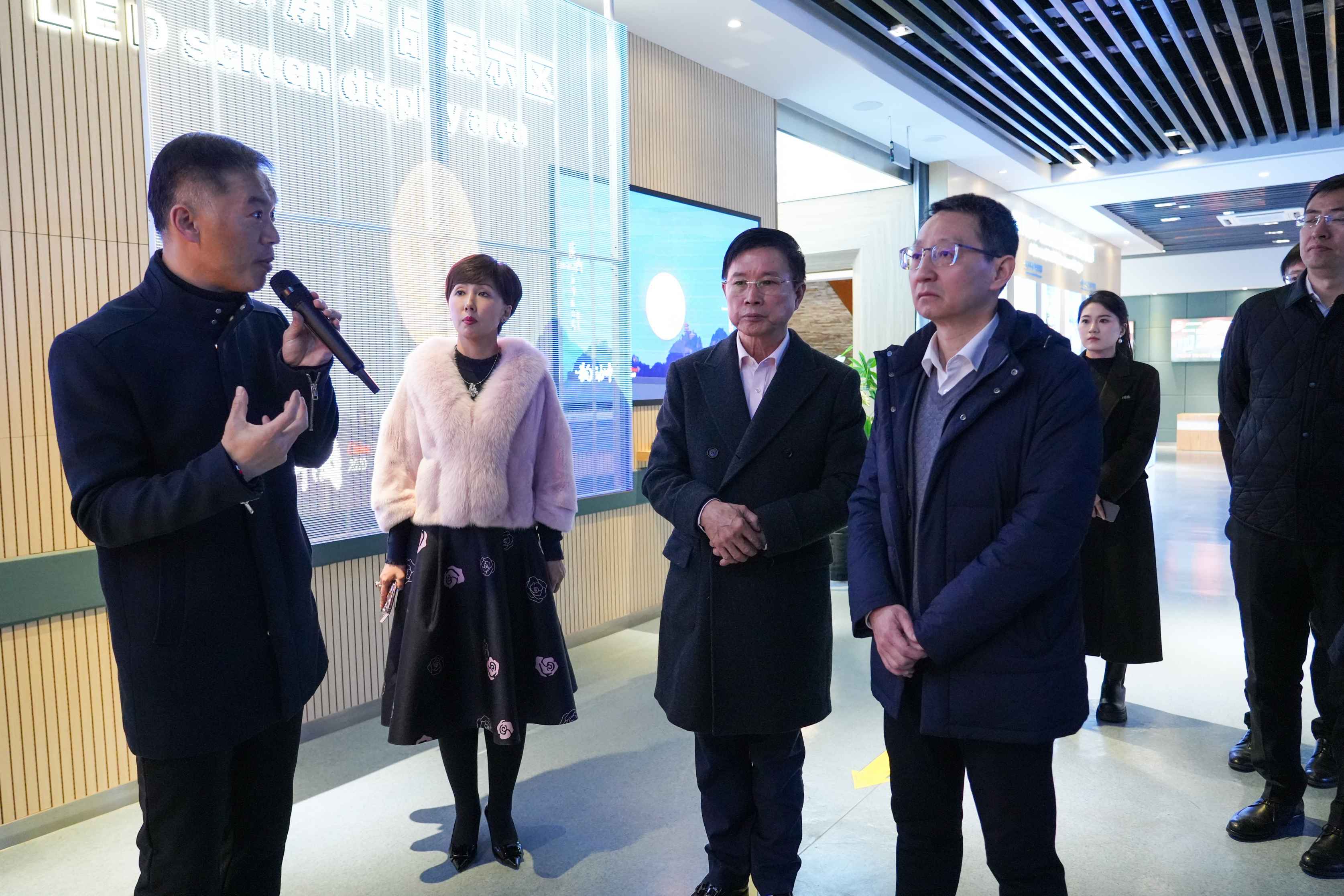 寧波市黨政領導一行赴音王集團考察調研，共鑄科技文化融合發展